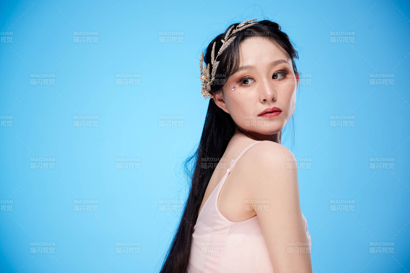 女性婚纱妆面图片