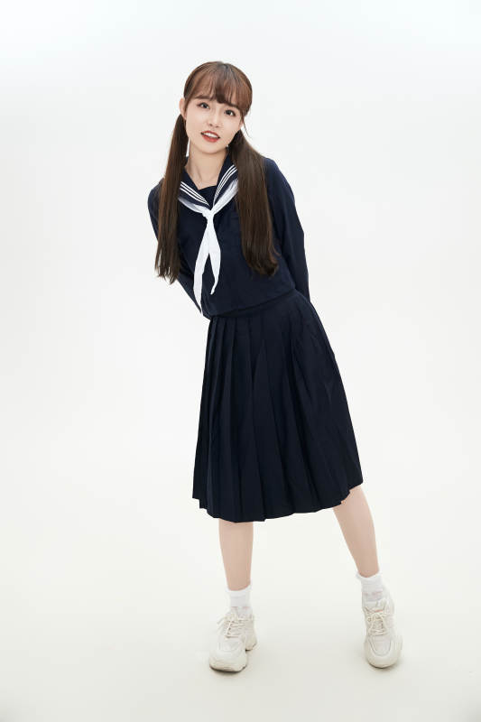 身穿日系高中制服的美丽少女图片