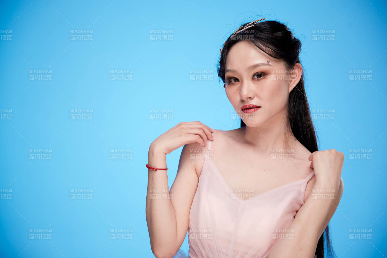 女性婚纱妆面图片