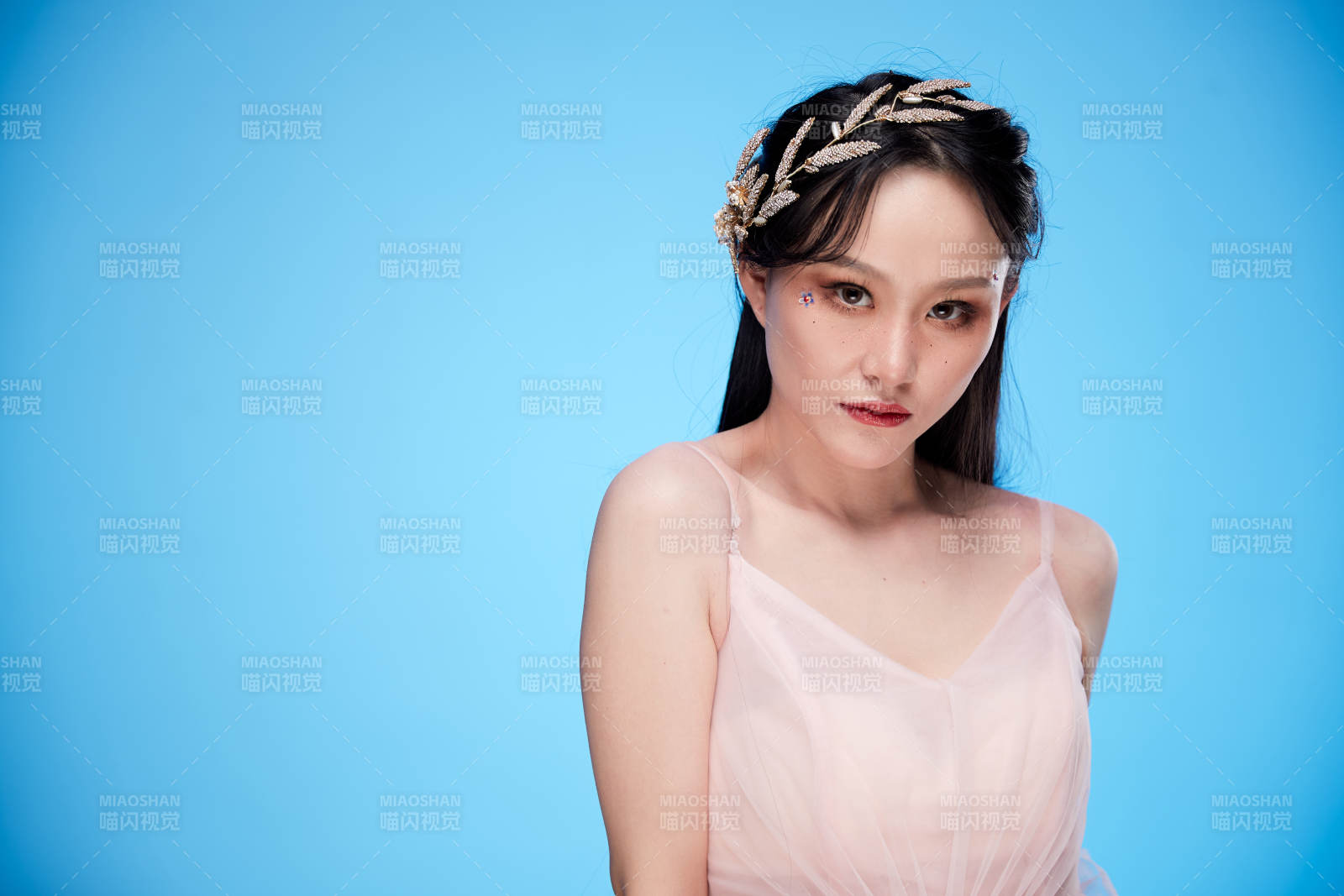 女性婚纱妆面图片