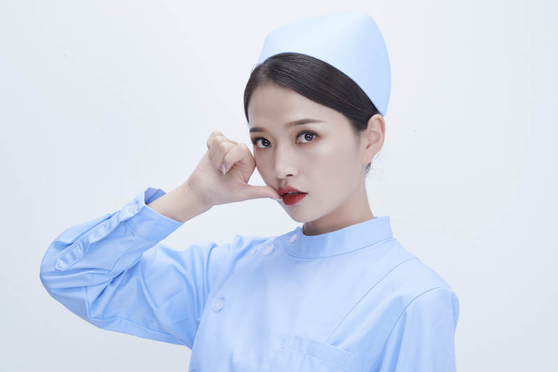 身穿蓝色护士服展示各种表情的漂亮女护士图片