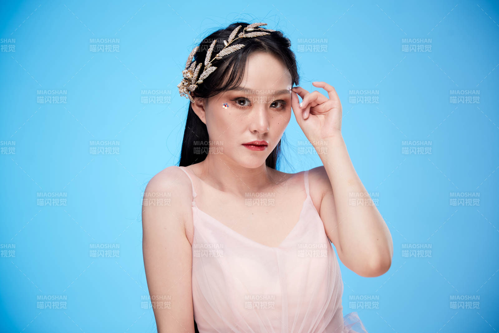 女性婚纱妆面图片