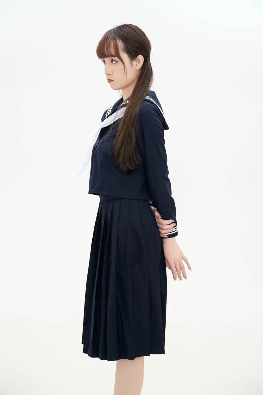 身穿日系高中制服的美丽少女图片