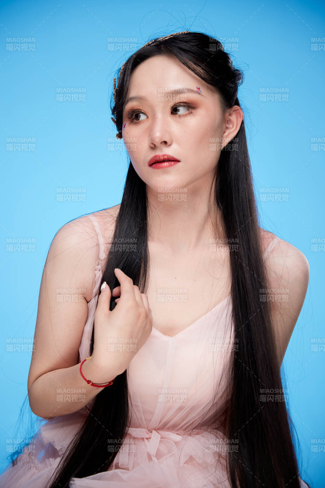 女性婚纱妆面图片