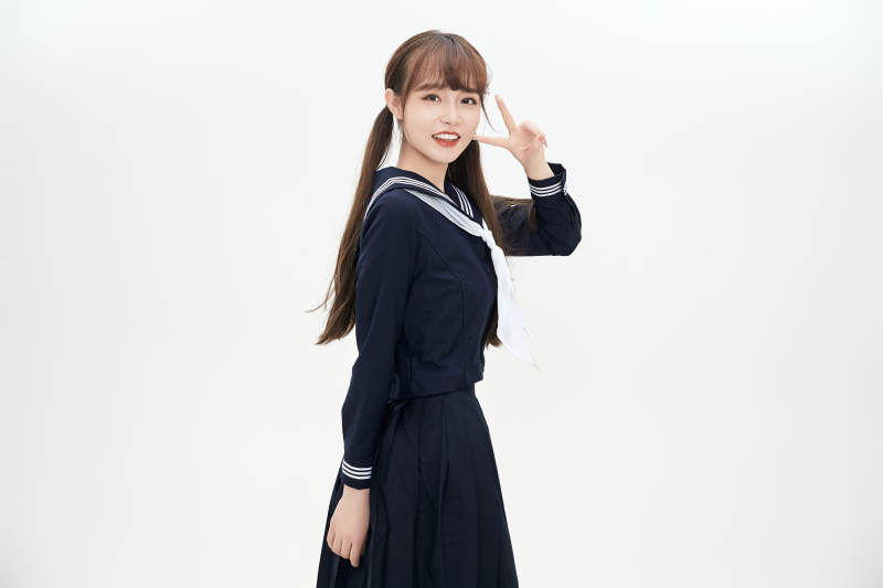 身穿日系高中制服的美丽少女图片