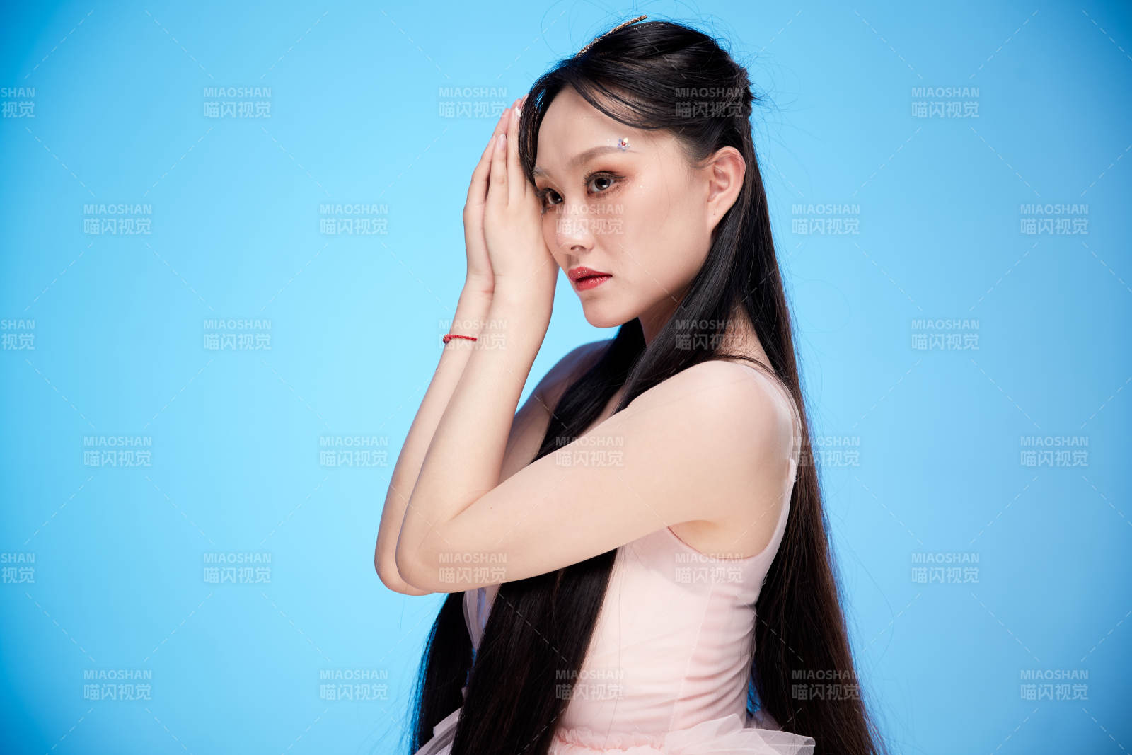 女性婚纱妆面图片