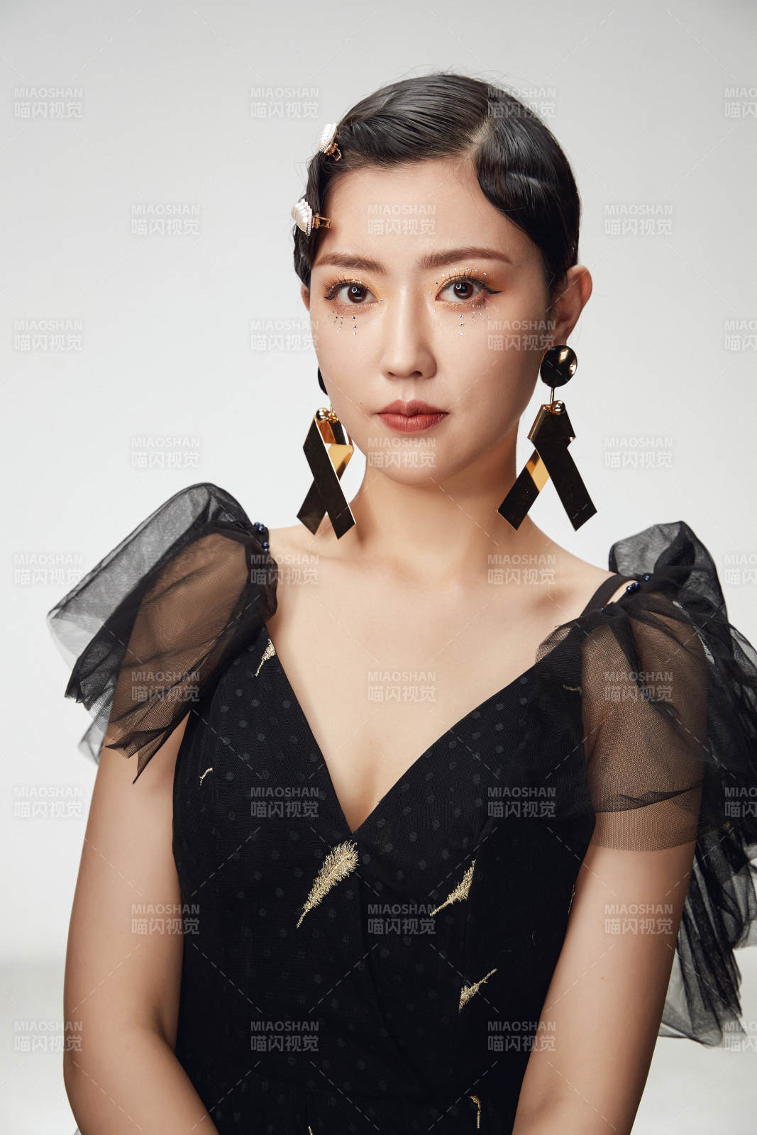 时尚亚洲女性婚纱妆面彩妆图片