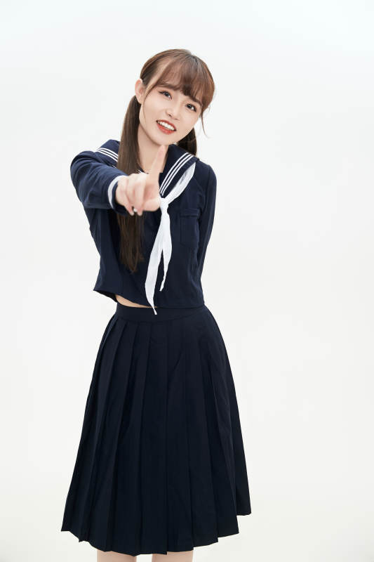 身穿日系高中制服的美丽少女图片