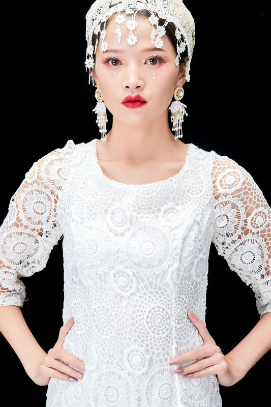 黑色背景下的美妆新娘彩妆人像图片