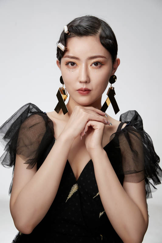 时尚亚洲女性婚纱妆面彩妆图片