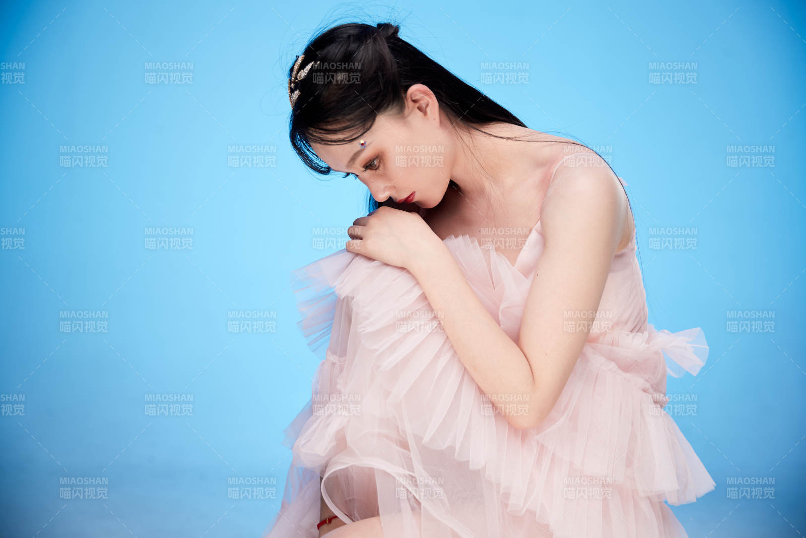 女性婚纱妆面图片