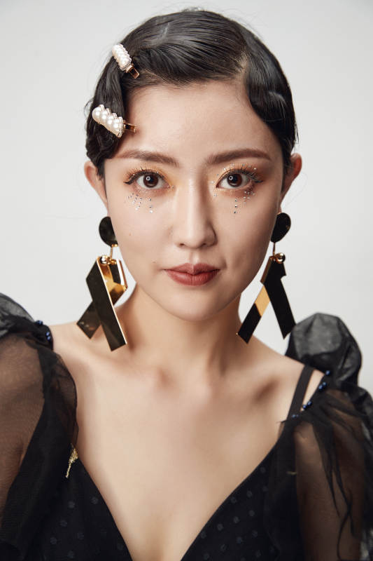 时尚亚洲女性婚纱妆面彩妆图片