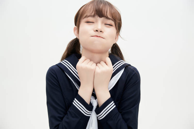 身穿日系高中制服的美丽少女图片