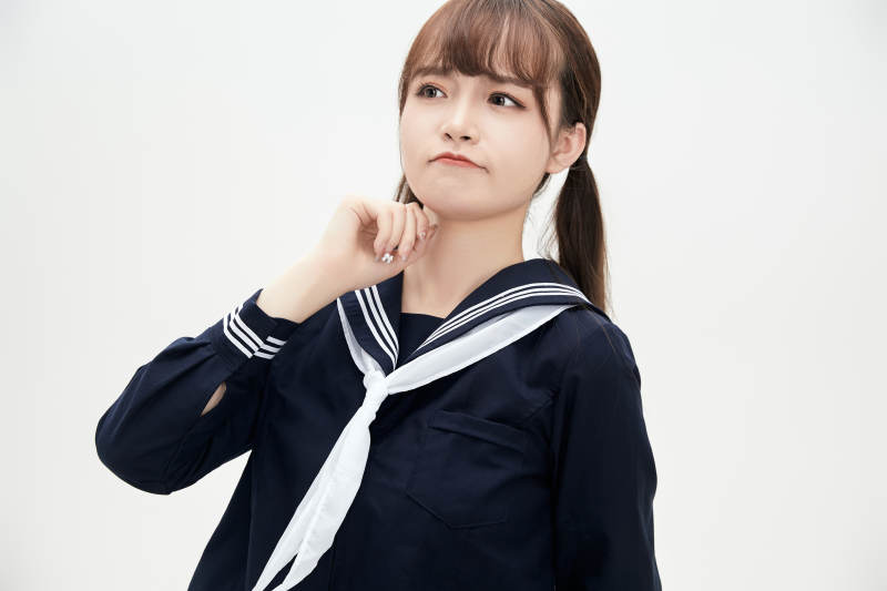 身穿日系高中制服的美丽少女图片