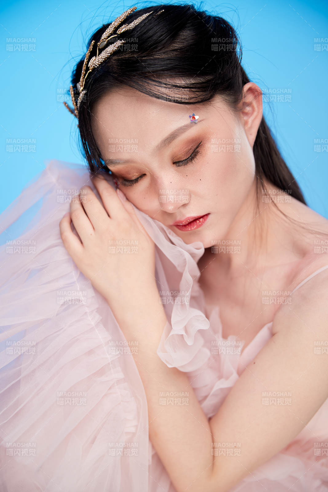 女性婚纱妆面图片