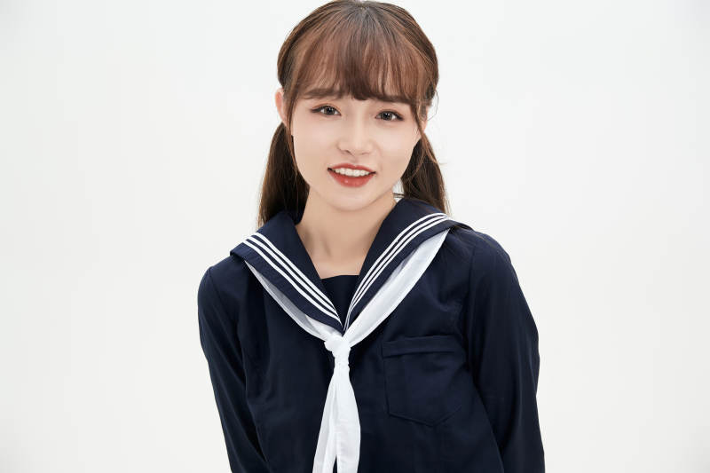 身穿日系高中制服的美丽少女图片