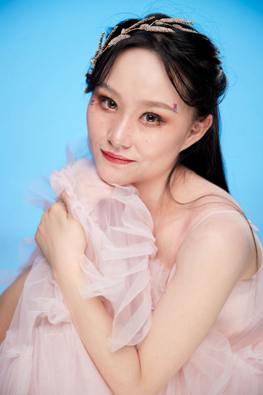 女性婚纱妆面图片