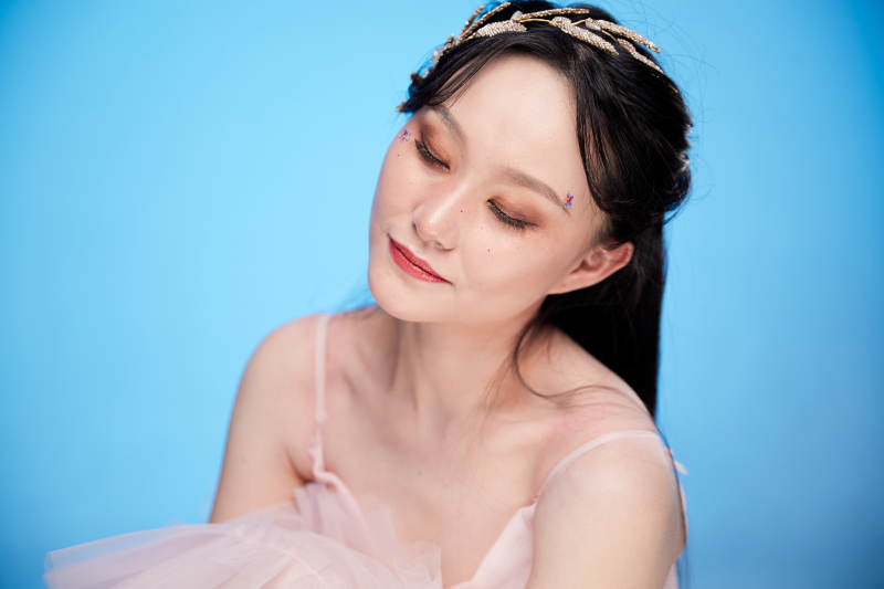 女性婚纱妆面图片