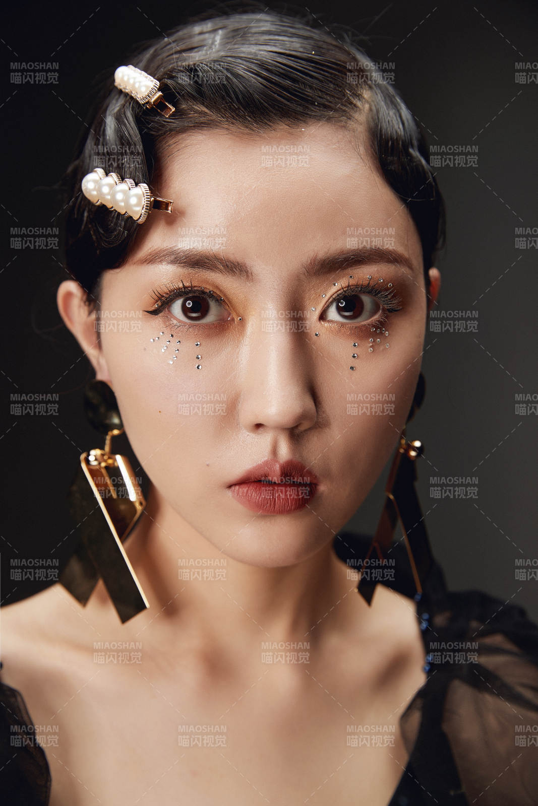 时尚亚洲女性婚纱妆面彩妆图片