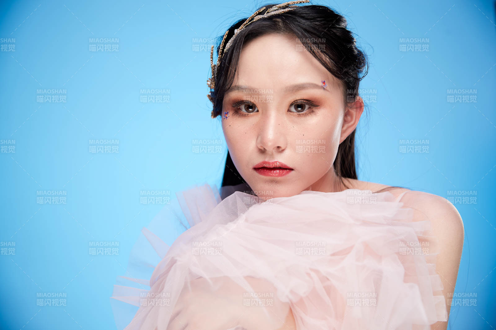 女性婚纱妆面图片