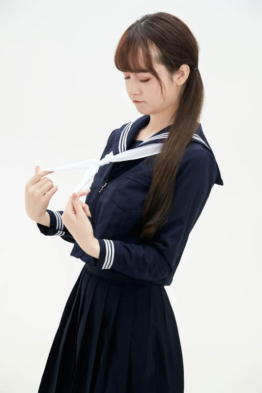身穿日系高中制服的美丽少女图片