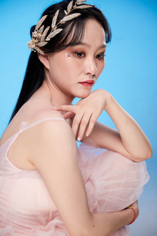 女性婚纱妆面图片