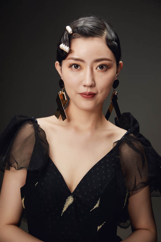 时尚亚洲女性婚纱妆面彩妆图片