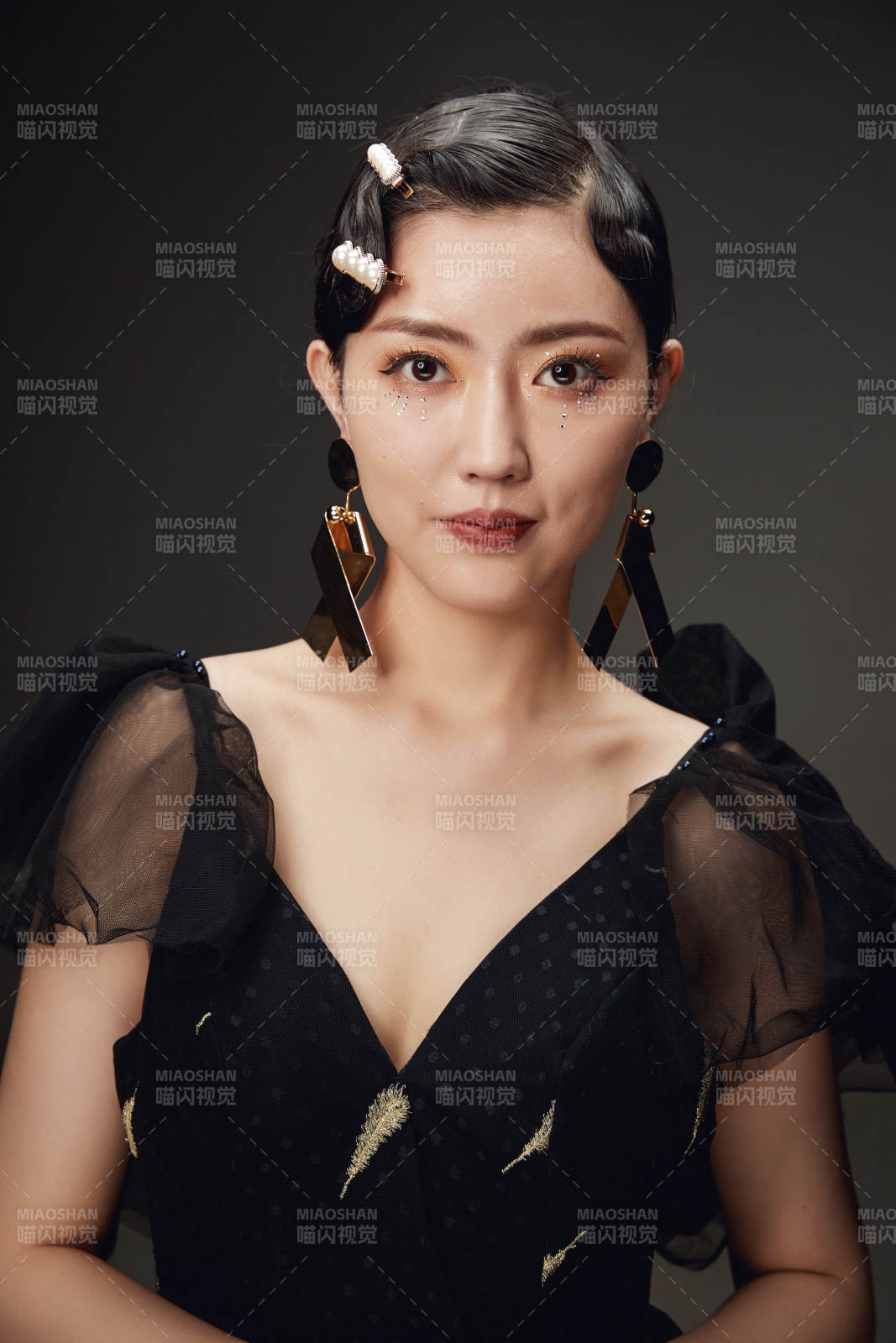 时尚亚洲女性婚纱妆面彩妆图片