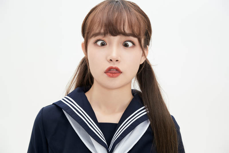 身穿日系高中制服的美丽少女图片