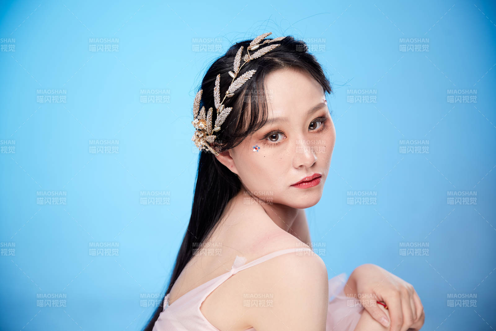 女性婚纱妆面图片