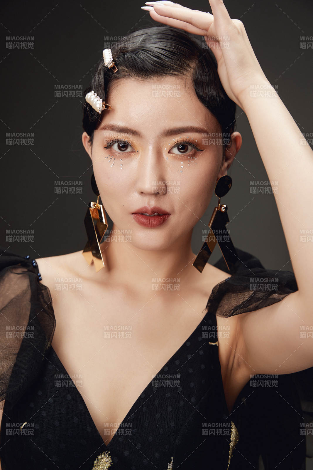 时尚亚洲女性婚纱妆面彩妆图片