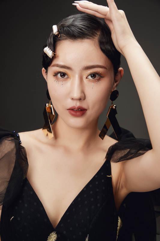 时尚亚洲女性婚纱妆面彩妆图片