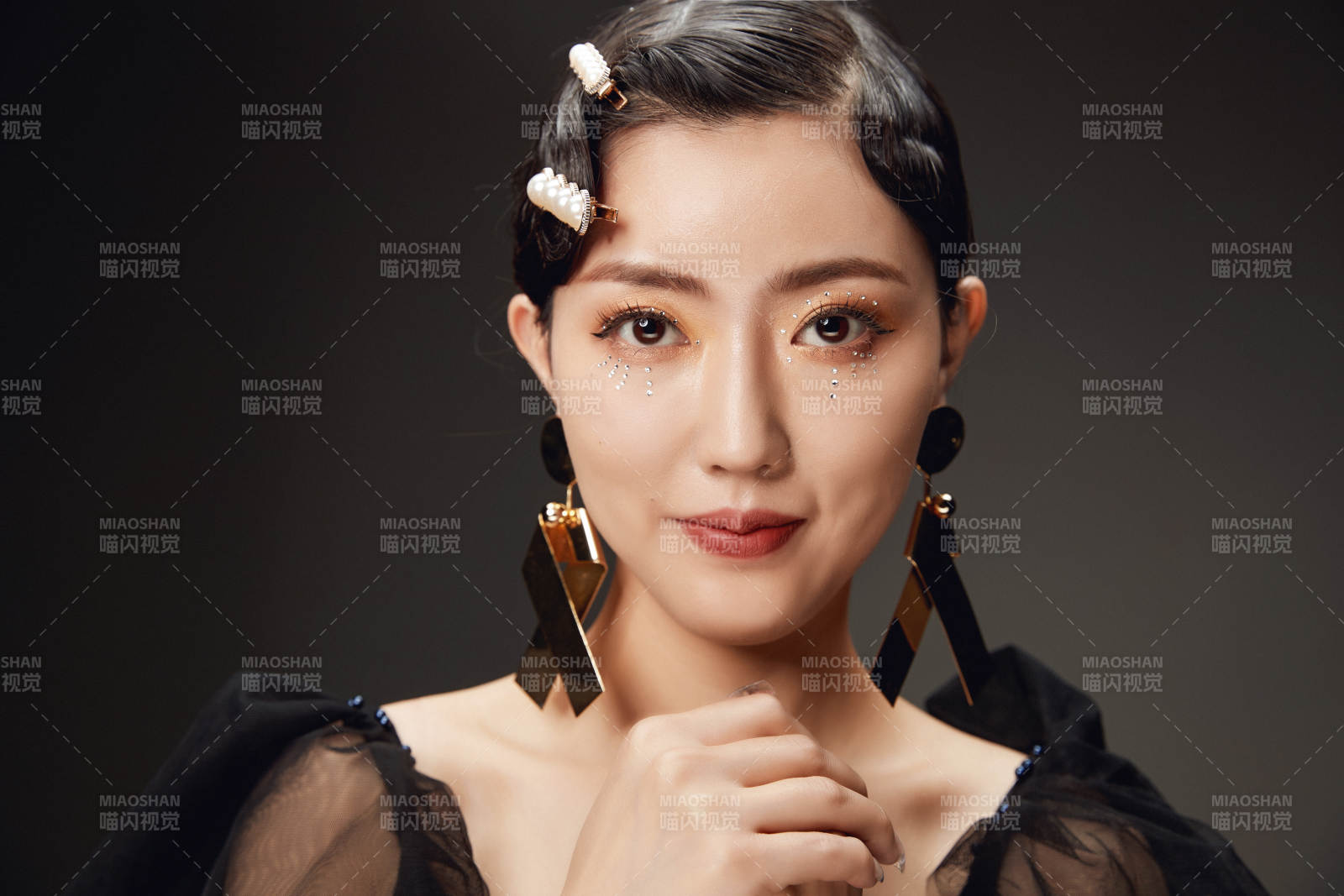 时尚亚洲女性婚纱妆面彩妆图片