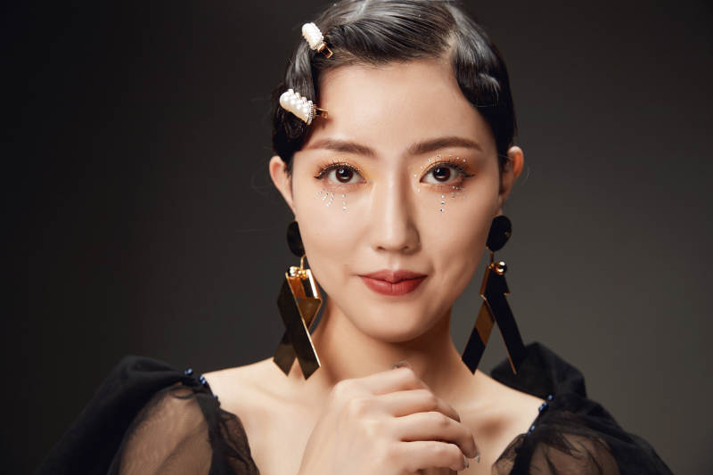 时尚亚洲女性婚纱妆面彩妆图片