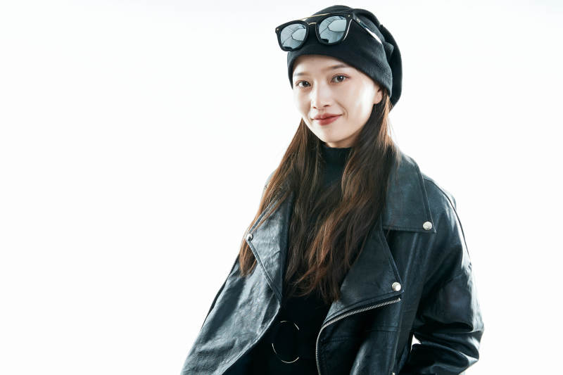 机车摇滚风的亚洲少女图片