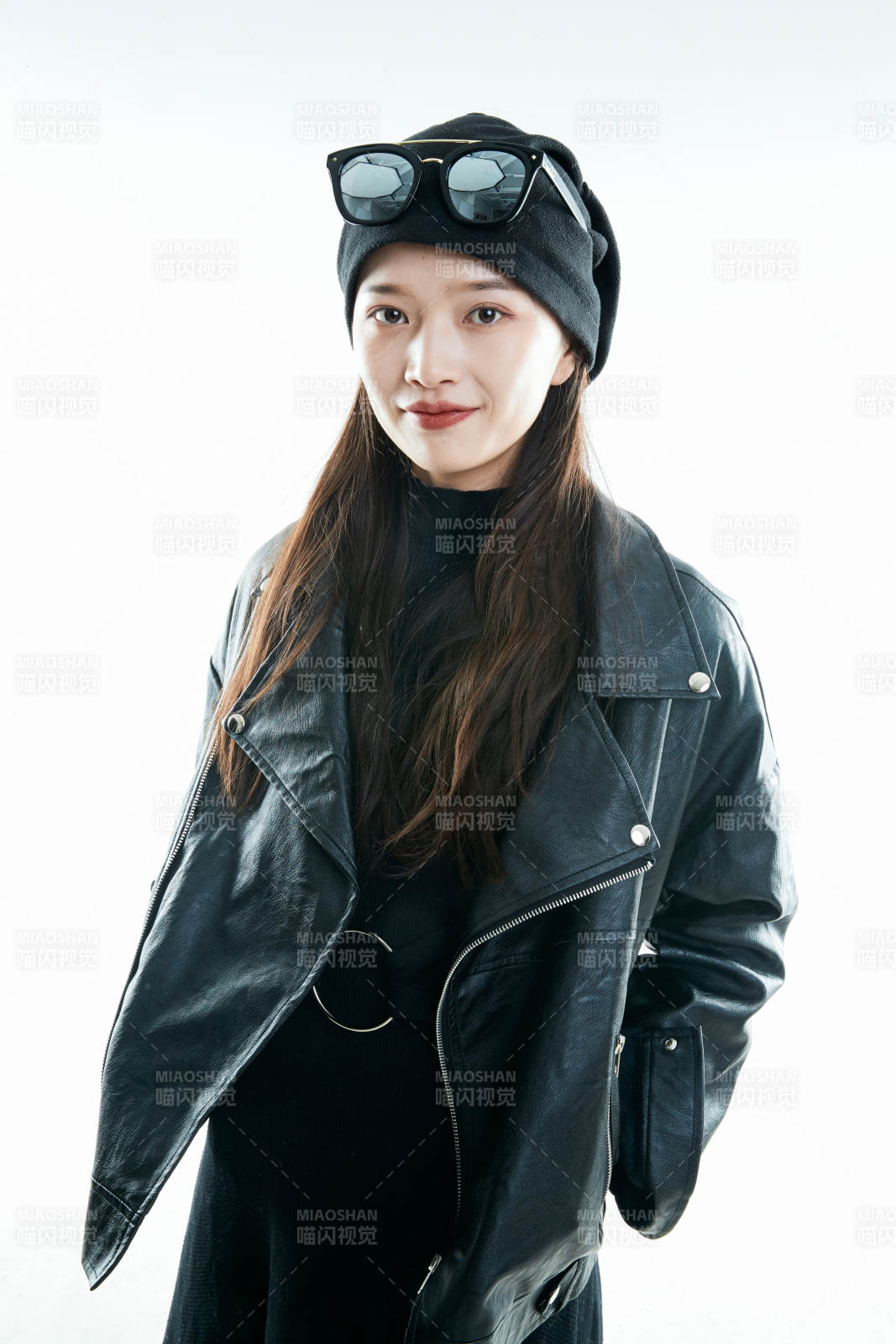 机车摇滚风的亚洲少女图片