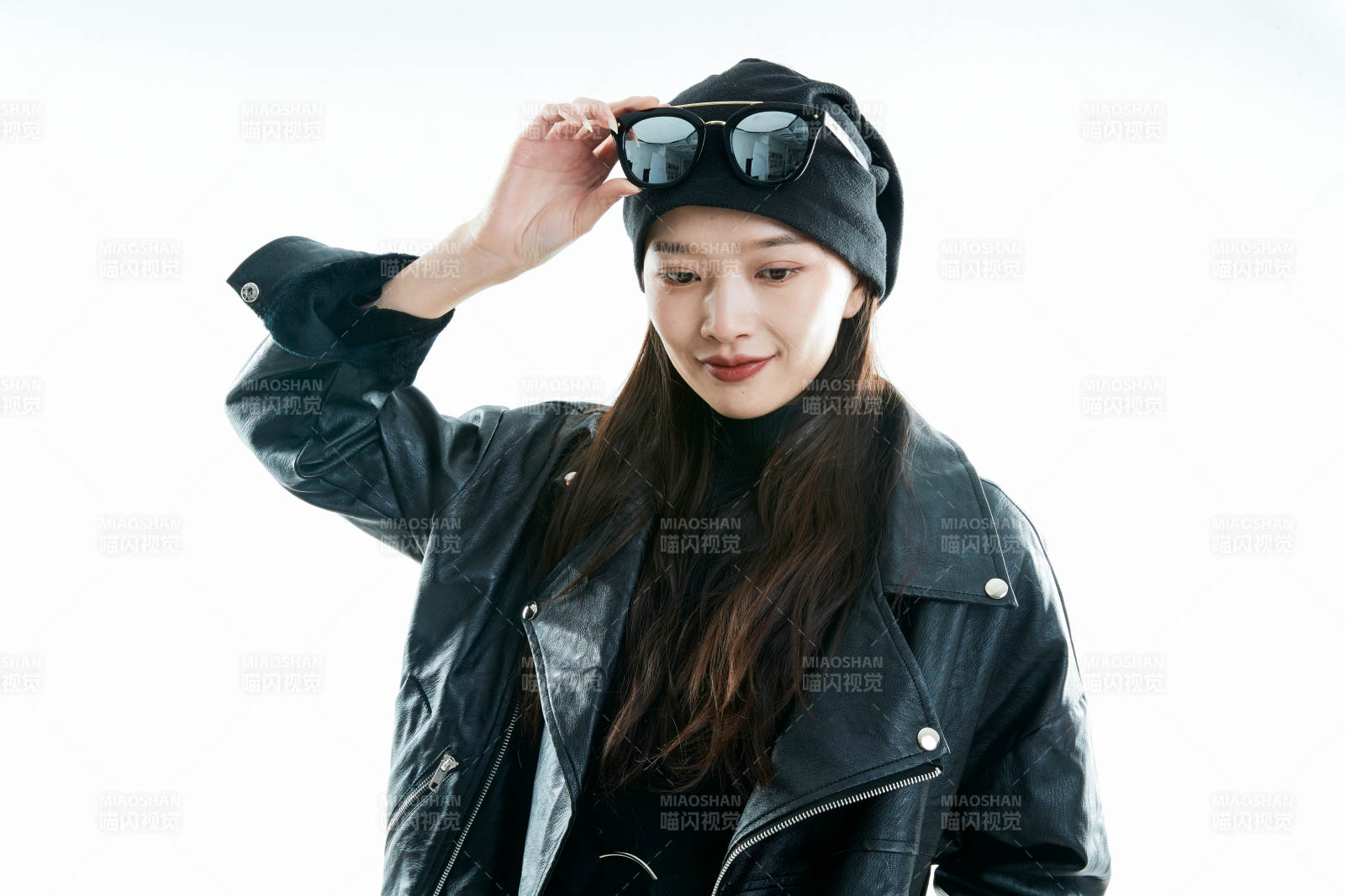 机车摇滚风的亚洲少女图片