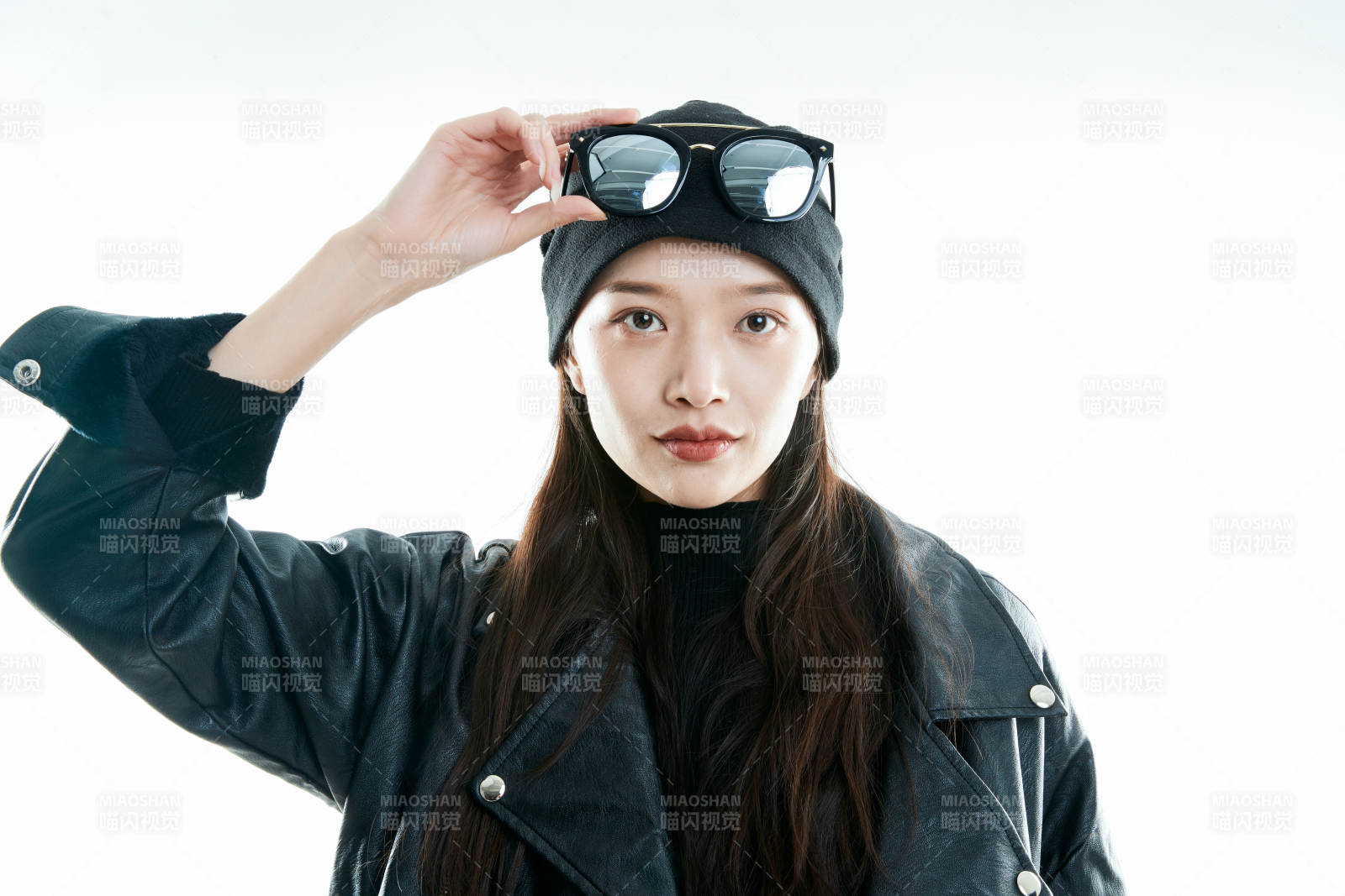 机车摇滚风的亚洲少女图片