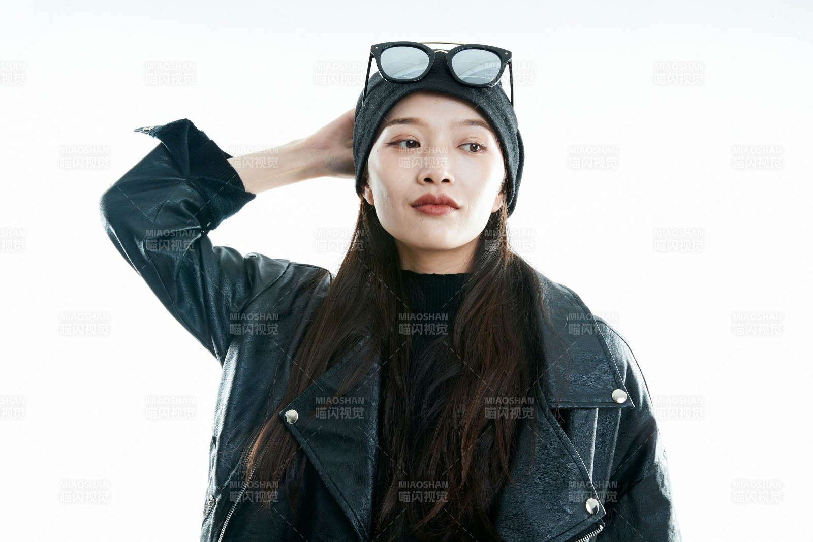 机车摇滚风的亚洲少女图片