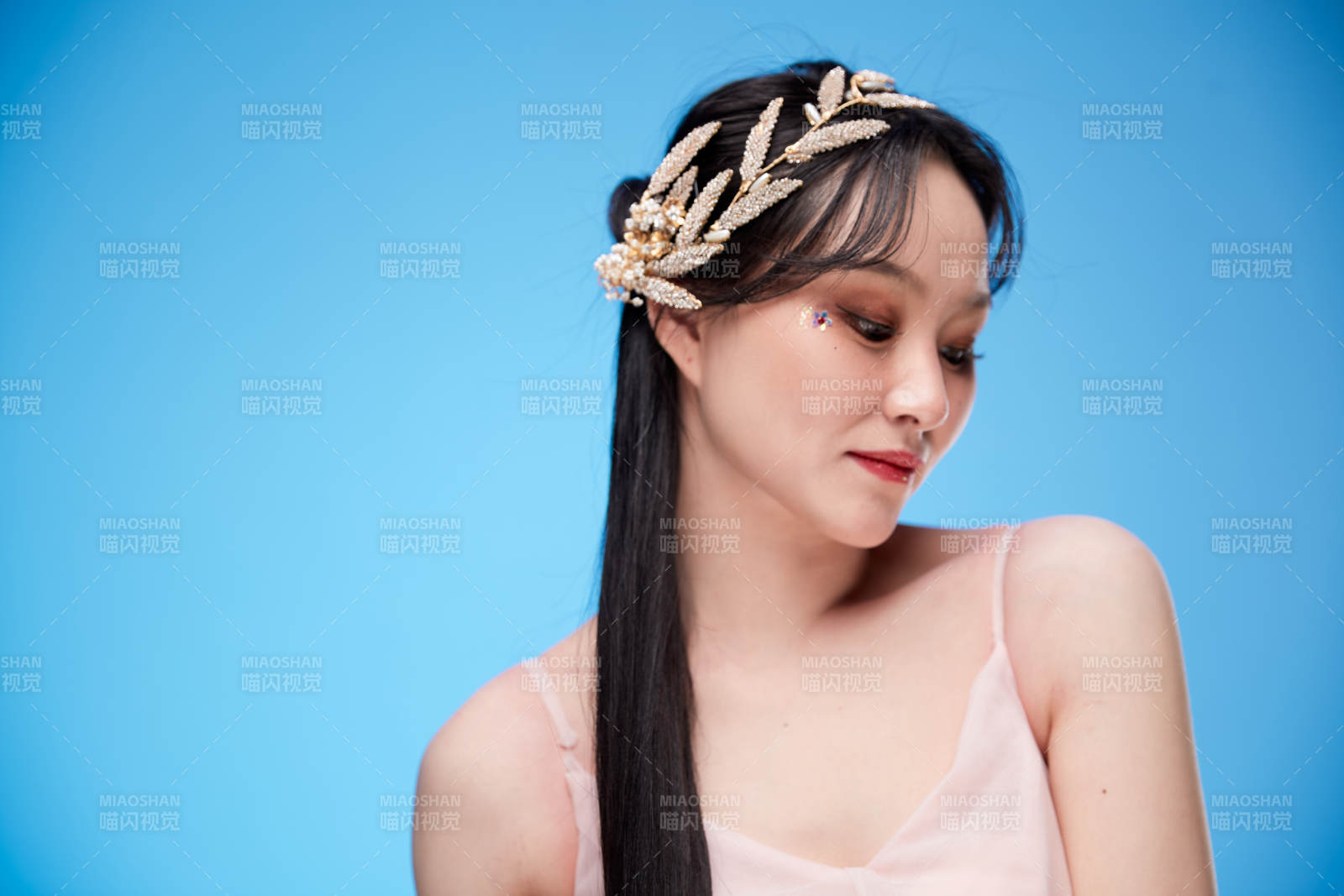 女性婚纱妆面图片