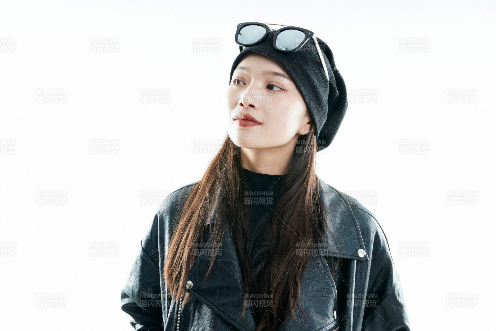 机车摇滚风的亚洲少女图片