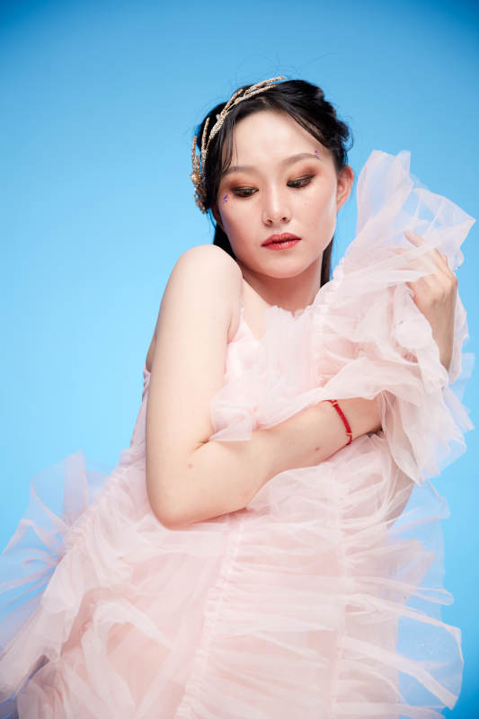 女性婚纱妆面图片