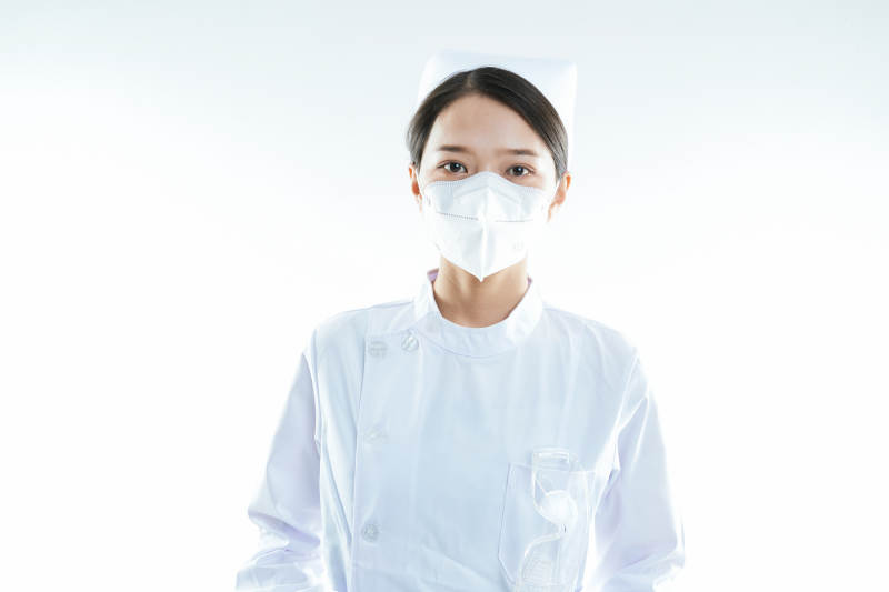 身穿护士的年轻女性医护人员图片