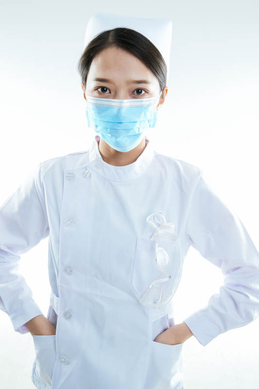 身穿护士的年轻女性医护人员图片