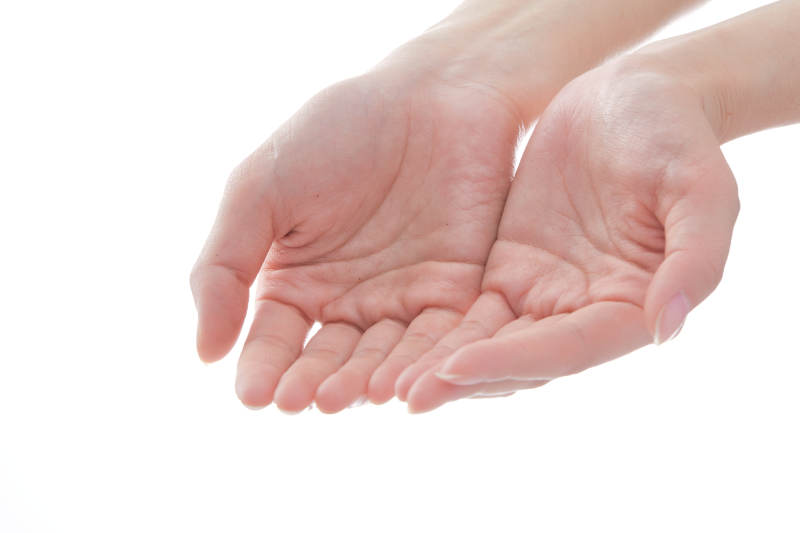 纤细柔美的女性手部特写图片