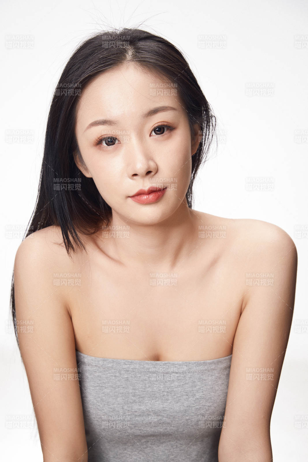 亚洲美女面部特写化妆护肤图片