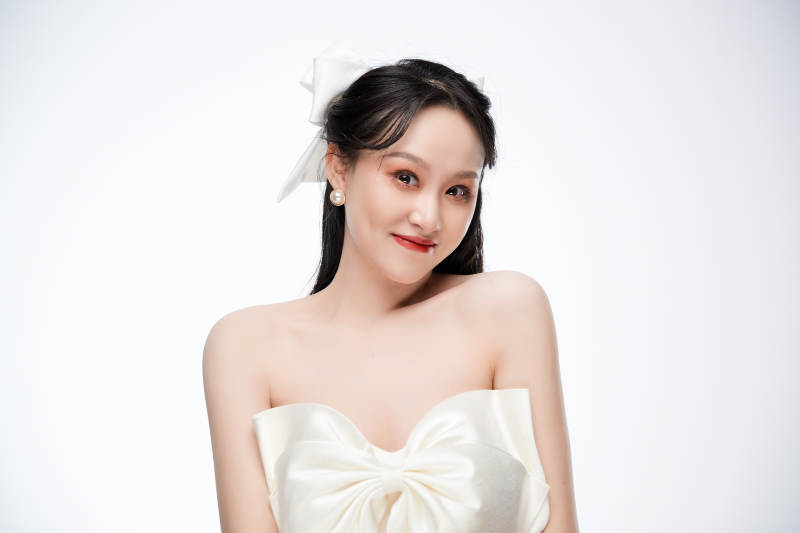 女性婚纱妆面图片