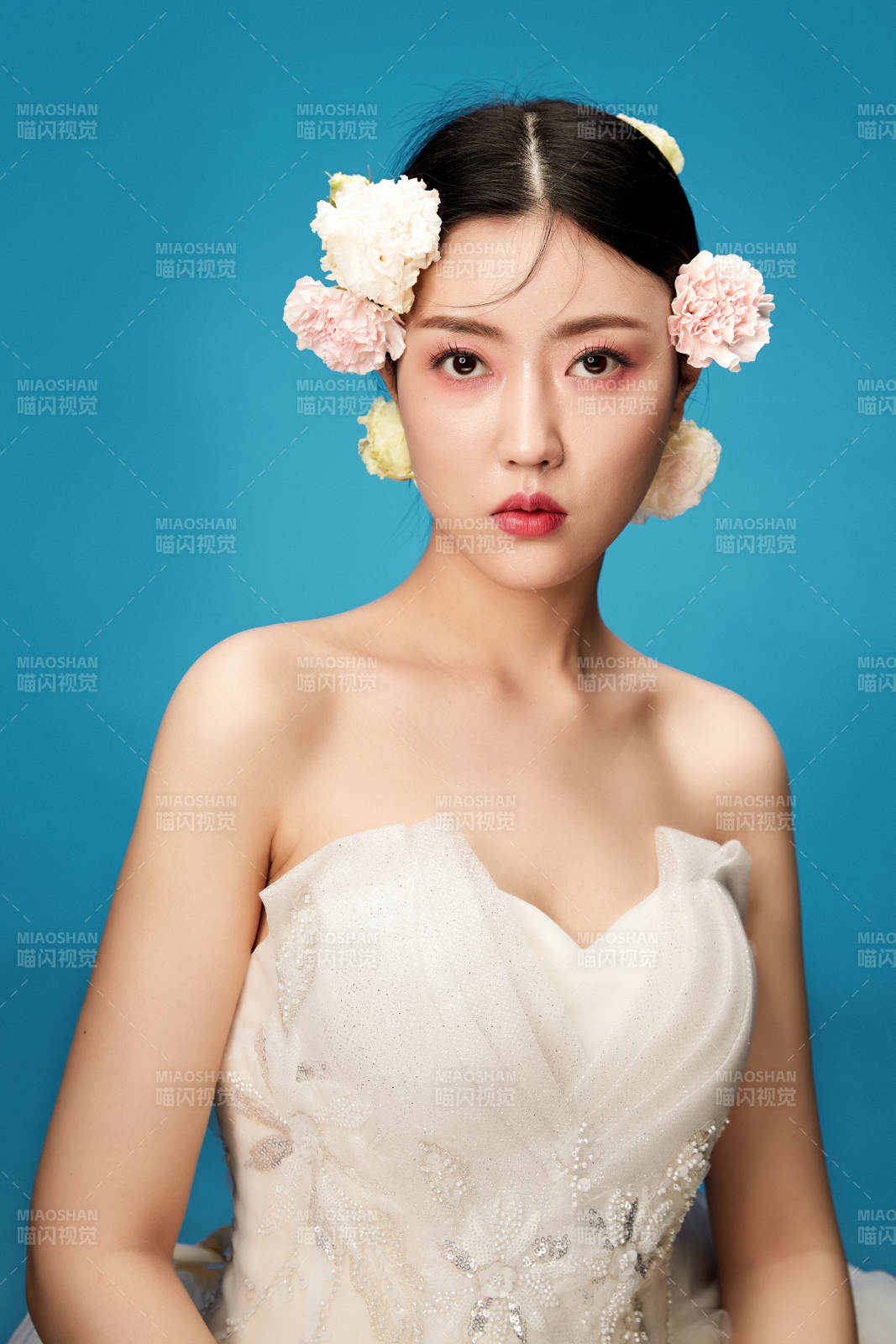 时尚亚洲女性婚纱妆面彩妆图片