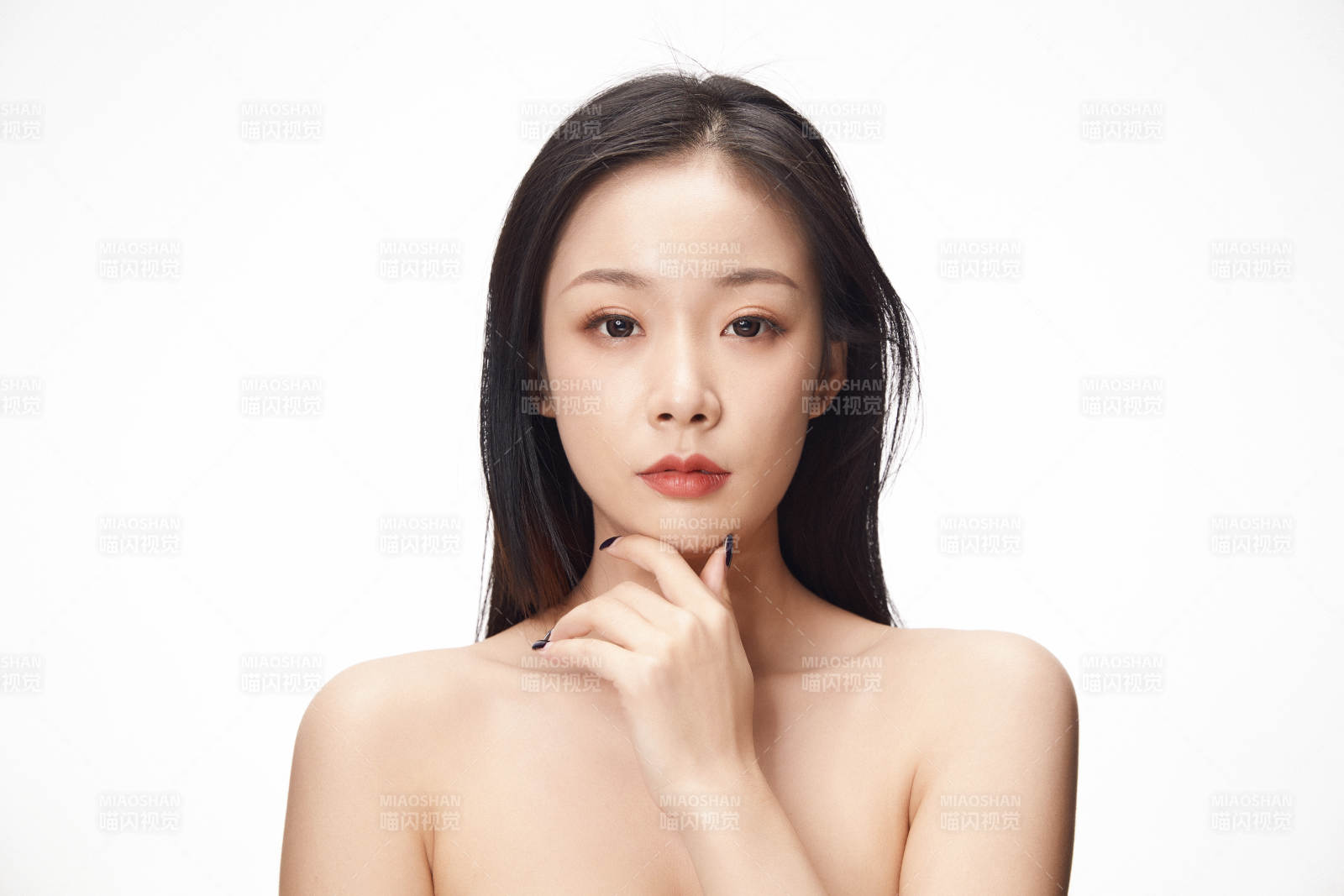 亚洲美女面部特写化妆护肤图片