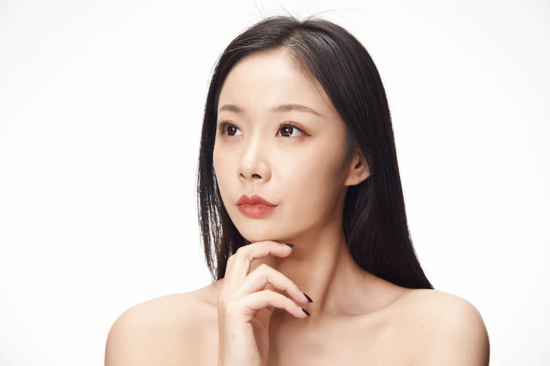 亚洲美女面部特写化妆护肤图片